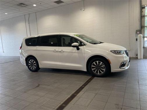 2023 Chrysler Pacifica Hybrid Touring L