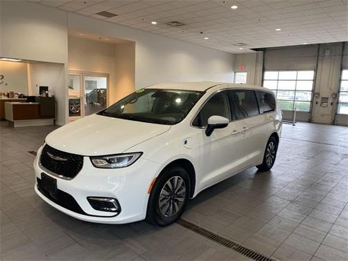 2023 Chrysler Pacifica Hybrid Touring L