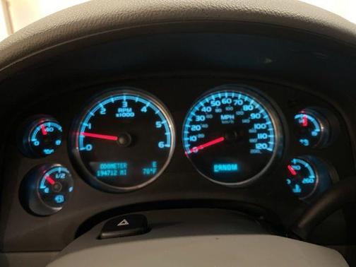 Pure Silver Metallic 2011 GMC Yukon SLT