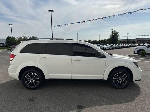 Vice White 2017 Dodge Journey SE