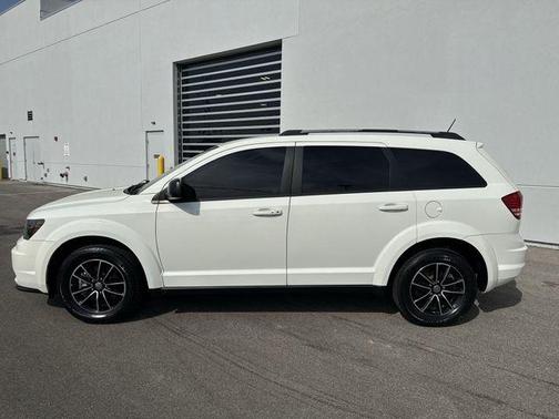 Vice White 2017 Dodge Journey SE
