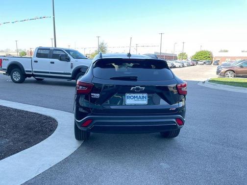 Mosaic Black Metallic 2024 Chevrolet Trax 2RS