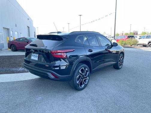 Mosaic Black Metallic 2024 Chevrolet Trax 2RS