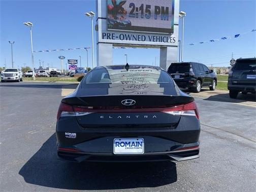 2023 Hyundai ELANTRA SEL