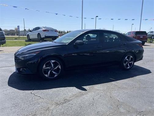 2023 Hyundai ELANTRA SEL