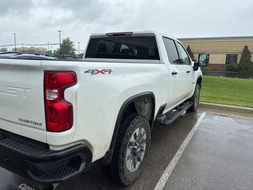 Summit White 2022 Chevrolet Silverado 2500 Custom