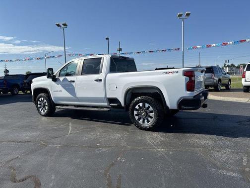 White 2022 Chevrolet Silverado 2500 Custom