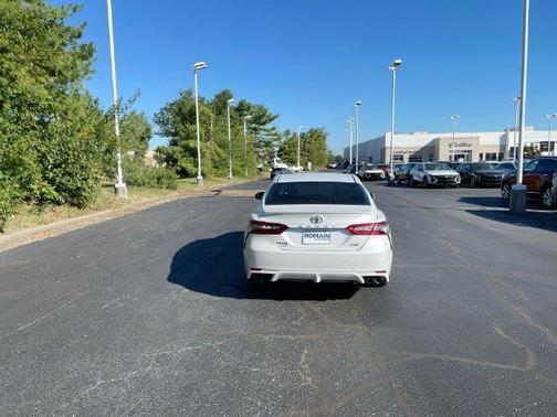 Wind Chill Pearl 2018 Toyota Camry XSE