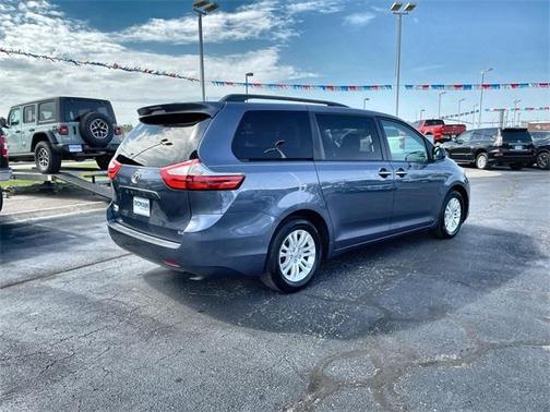 2016 Toyota Sienna XLE