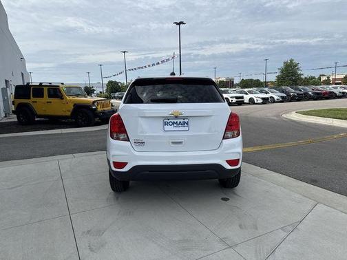 Summit White 2019 Chevrolet Trax LS