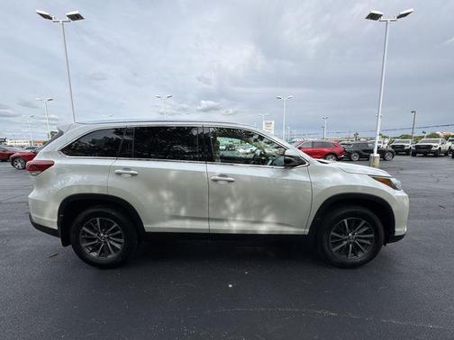 Blizzard Pearl 2019 Toyota Highlander XLE