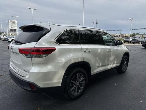 Blizzard Pearl 2019 Toyota Highlander XLE