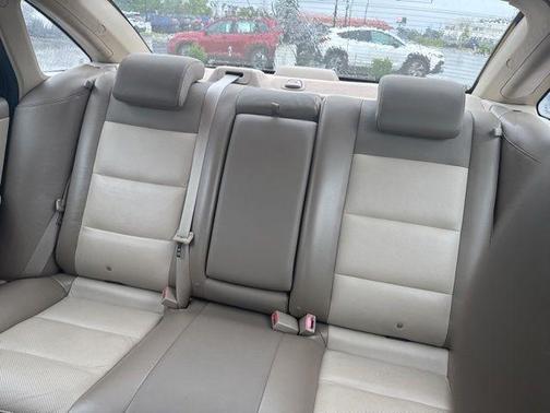 Maroon 2006 Mercury Montego Premier