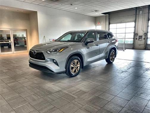 2023 Toyota Highlander Hybrid Bronze Edition