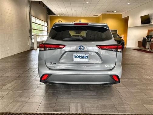 2023 Toyota Highlander Hybrid Bronze Edition