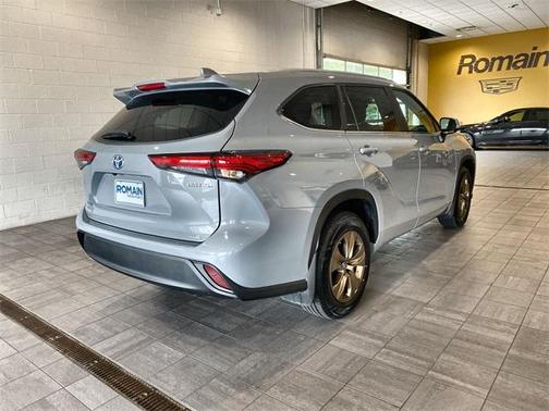 2023 Toyota Highlander Hybrid Bronze Edition