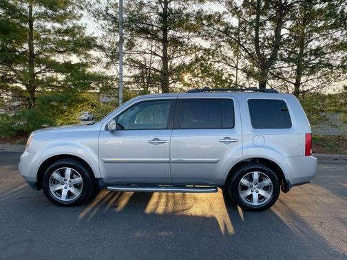 Silver 2014 Honda Pilot Touring