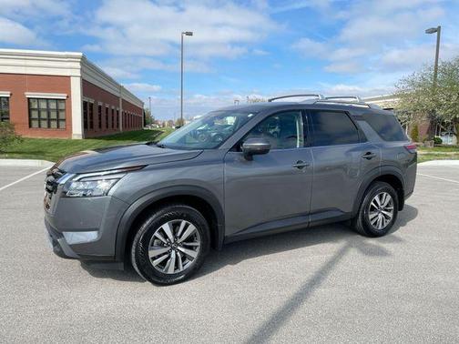 2025 Nissan Pathfinder SL