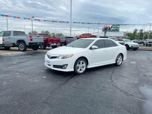 White 2012 Toyota Camry SE