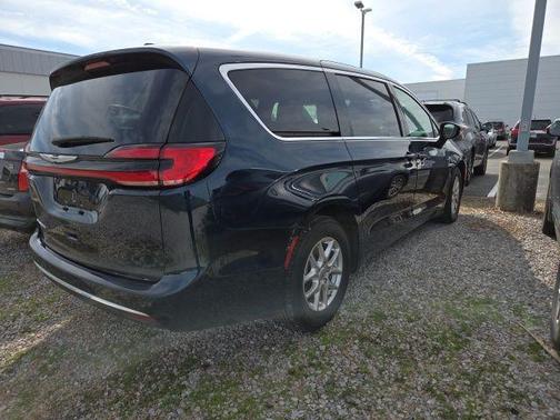 2024 Chrysler Pacifica Touring-L