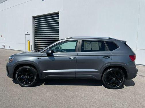 Platinum Gray Metallic 2023 Volkswagen Taos 1.5T SE