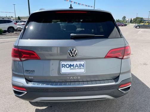 Platinum Gray Metallic 2023 Volkswagen Taos 1.5T SE