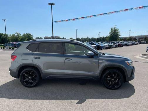 Platinum Gray Metallic 2023 Volkswagen Taos 1.5T SE