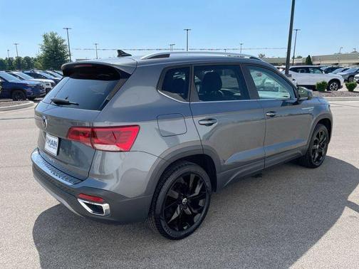 Platinum Gray Metallic 2023 Volkswagen Taos 1.5T SE