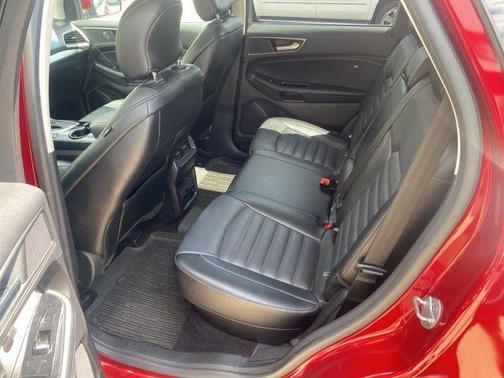 Red 2017 Ford Edge SEL