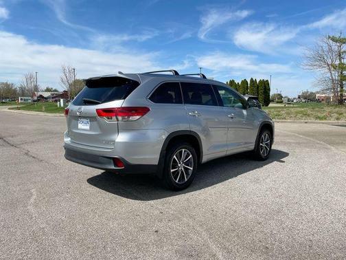 Celestial Silver Metallic 2017 Toyota Highlander XLE