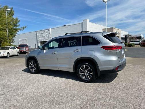 Celestial Silver Metallic 2017 Toyota Highlander XLE