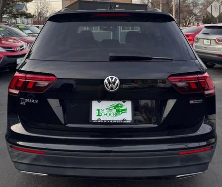 Deep Black Pearl 2019 Volkswagen Tiguan 2.0T SE 4MOTION