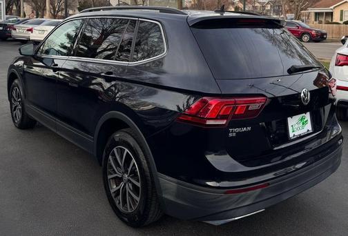 Deep Black Pearl 2019 Volkswagen Tiguan 2.0T SE 4MOTION