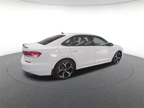 2022 Volkswagen Passat 2.0T R-Line