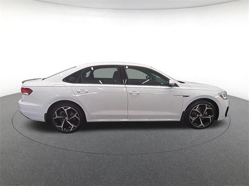 2022 Volkswagen Passat 2.0T R-Line