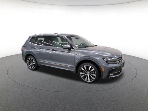 Platinum Gray Metallic 2020 Volkswagen Tiguan 2.0T SEL R-Line 4MOTION
