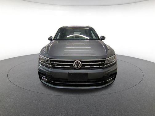 Platinum Gray Metallic 2020 Volkswagen Tiguan 2.0T SEL R-Line 4MOTION