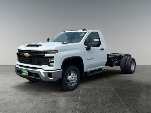 Summit White 2026 Chevrolet Silverado 3500 WT