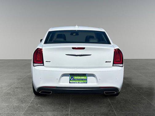 2022 Chrysler 300 Touring