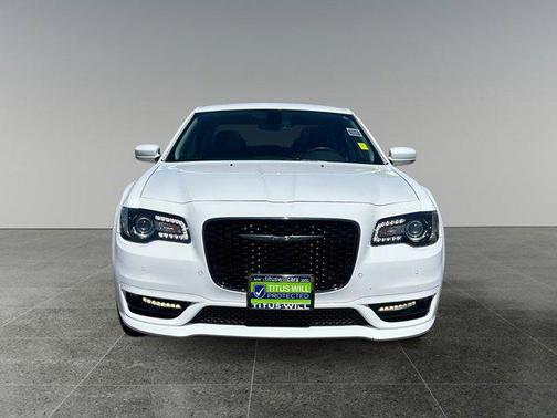 2022 Chrysler 300 Touring