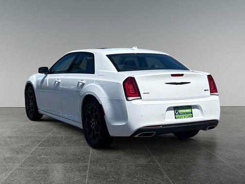 2022 Chrysler 300 Touring