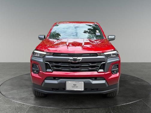 Radiant Red Tintcoat 2026 Chevrolet Colorado LT