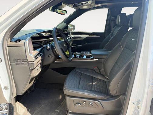 Vibrant White Tricoat 2026 Cadillac Escalade Sport Platinum