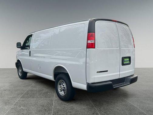 2025 Chevrolet Express 2500 RWD 2500 Regular Wheelbase WT