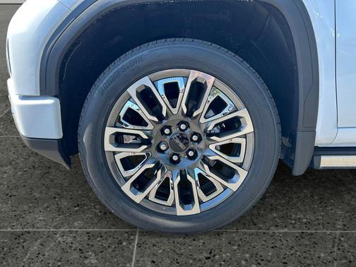 Glacier White Tricoat 2026 GMC Sierra 1500 Denali Ultimate