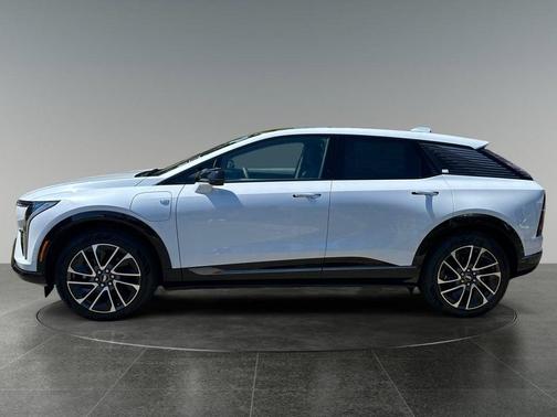 Vibrant White Tricoat 2026 Cadillac OPTIQ Sport
