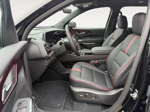 Mosaic Black Metallic 2027 Chevrolet Traverse RS