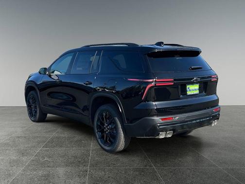 Mosaic Black Metallic 2026 Chevrolet Traverse LT