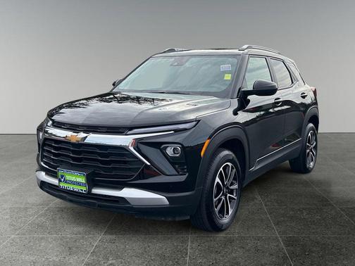 Mosaic Black Metallic 2025 Chevrolet Trailblazer LT