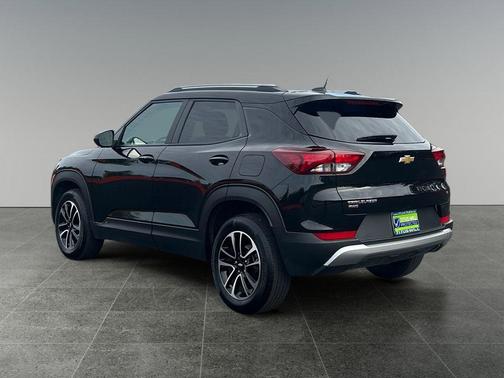 Mosaic Black Metallic 2025 Chevrolet Trailblazer LT